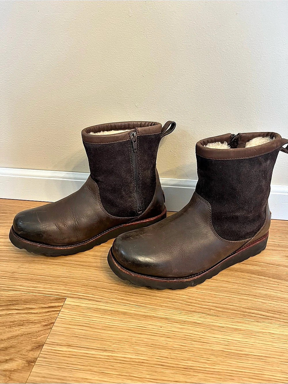 UGG Mens Leather Winter Boots US 10